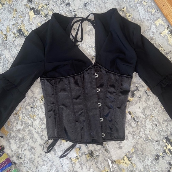 Corset V cut top. - Picture 2 of 3